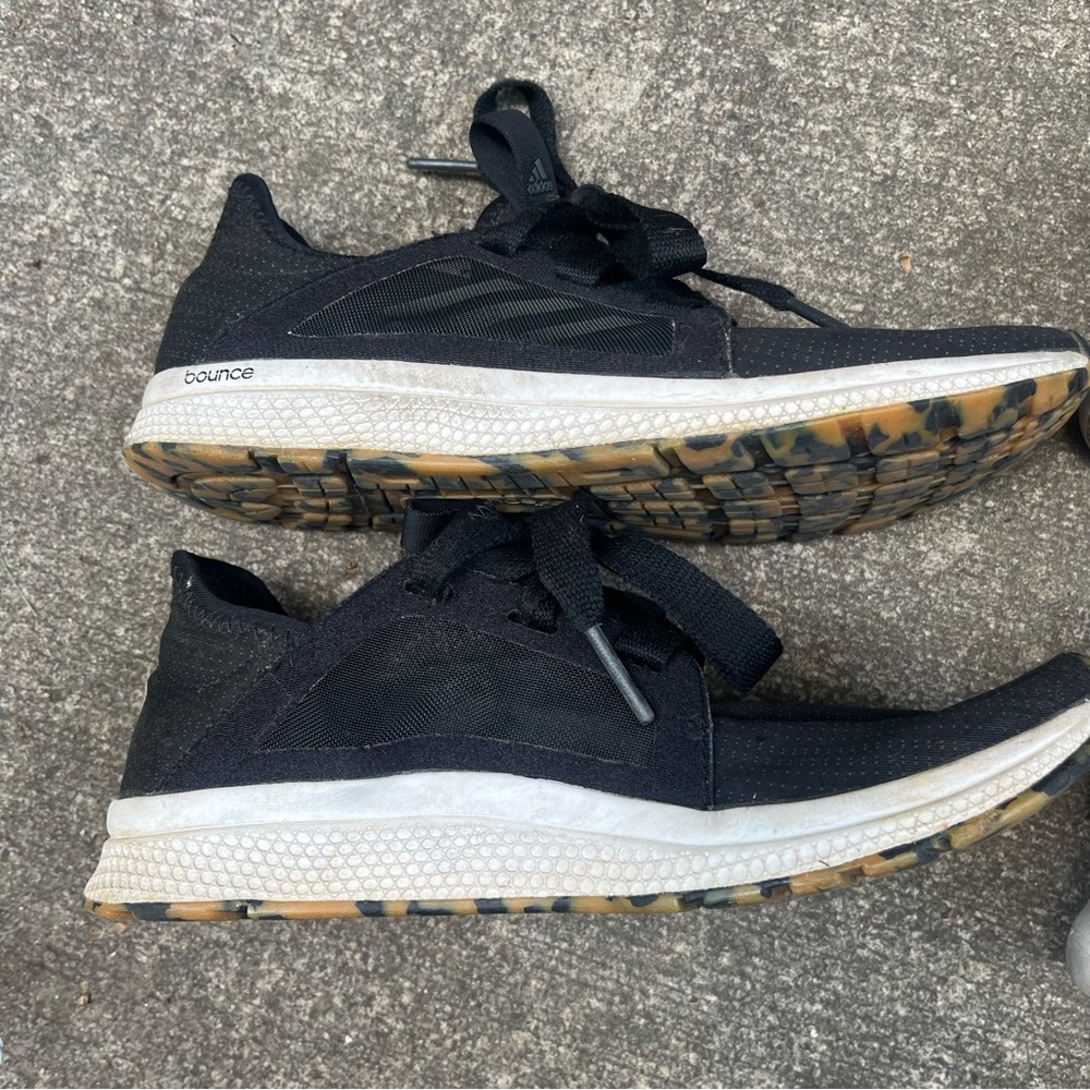 2 pair of adidas sneakers size 7 & 7.5 - Picture 2 of 11